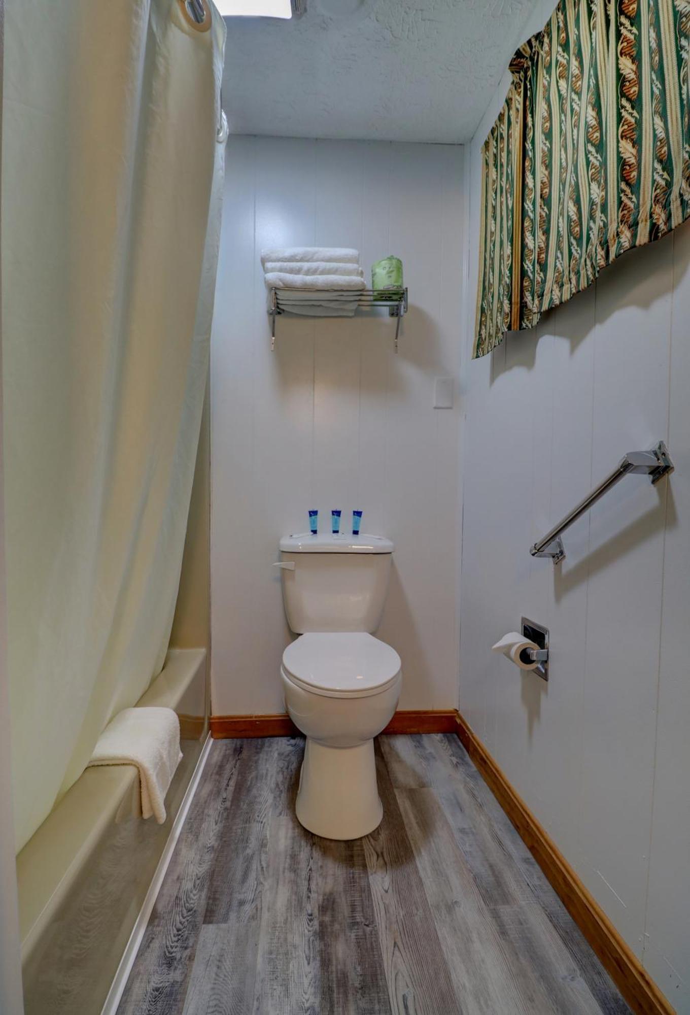 Sanfordinn Room photo